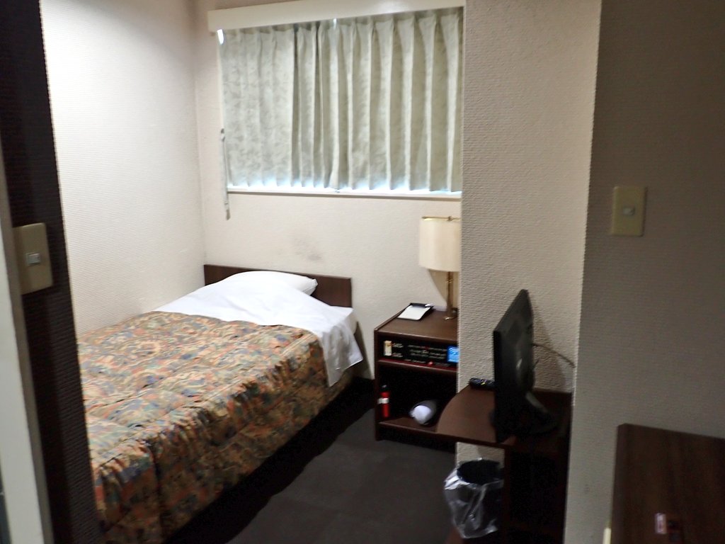 junk0321's tweet photo. 沖縄県那覇市内よりおそようございます。
今日はやることは何も思いつかなかったので、空港近くに邪魔なチャリと荷物を置いてきて、ホテルにチェックアウトギリギリまで滞在。こう暑いとなんも考えられないね。 https://t.co/Nj3jCw1Zco