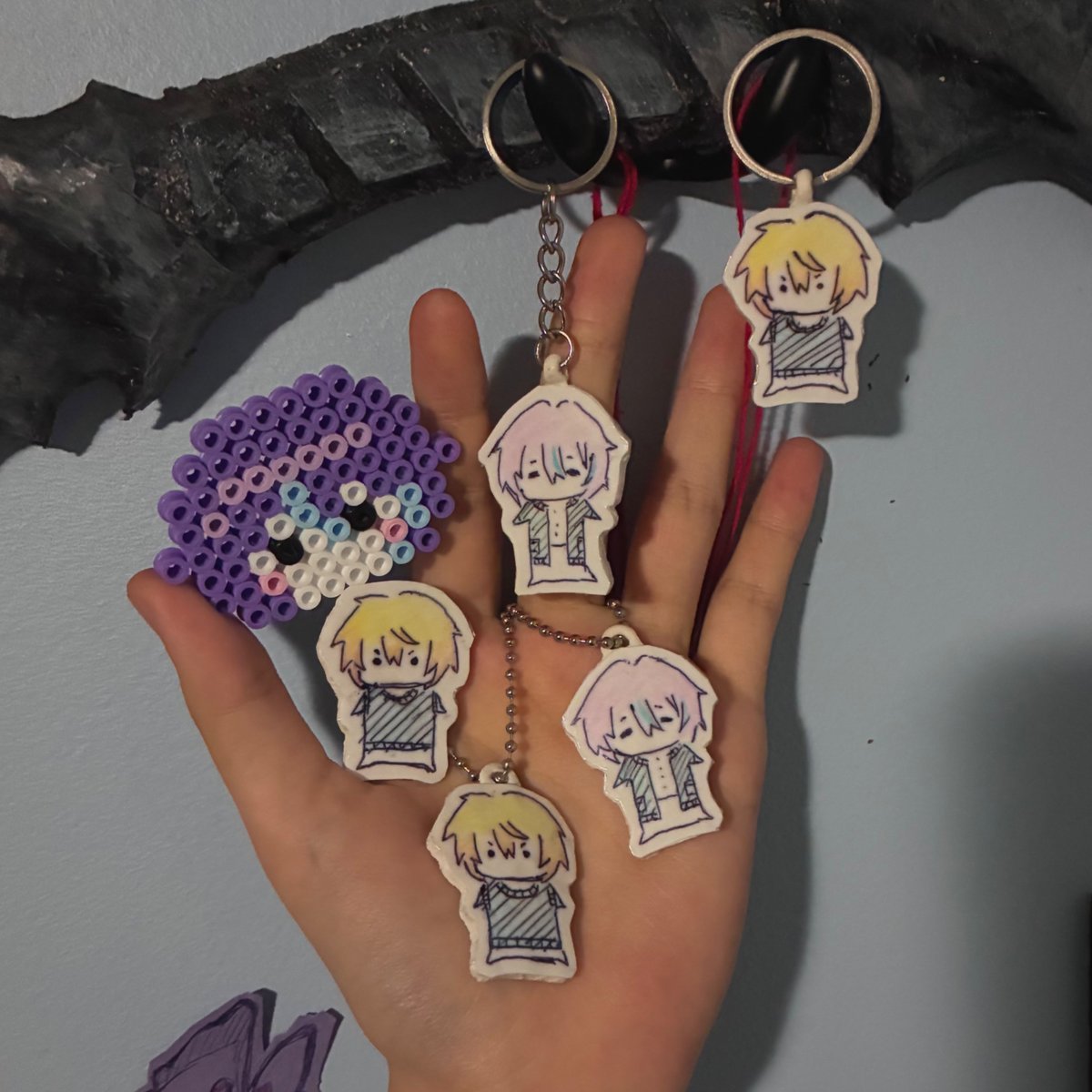 world_no1star's tweet photo. Handmade keychains :D 🎈⭐️

#CST_Creations #prsk_FA https://t.co/j38TNcoeR8