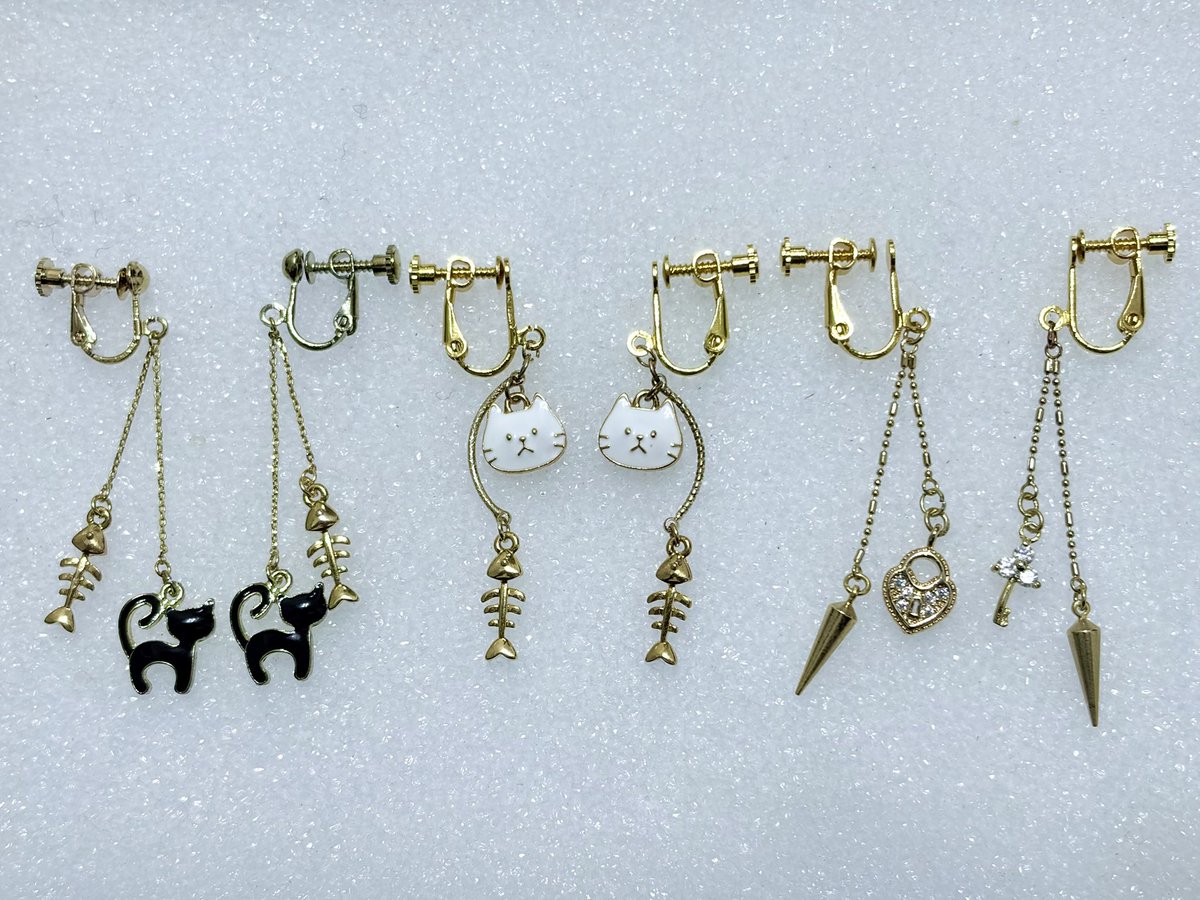 ♡感謝SALE♡温度で色が変わるぐでねこちゃんのイヤリング ピアスからイヤリングに変更からの ネコ🐱シリーズ1個追加したฅ^•ω•^ฅ