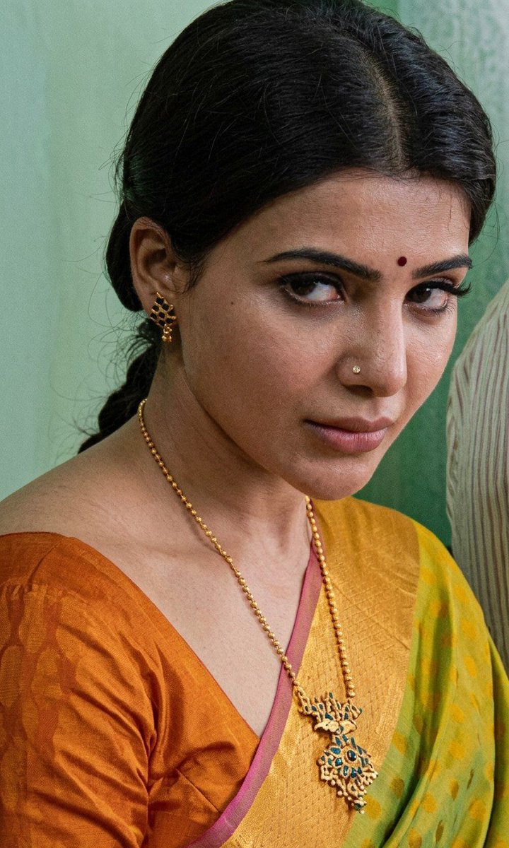 Mrbullyyy's tweet photo. How your 'loyal' wife stares at my hands which would later ch0ke her after you leave for your business trip.
#Samantharuthprabhu https://t.co/1izmCiPASU