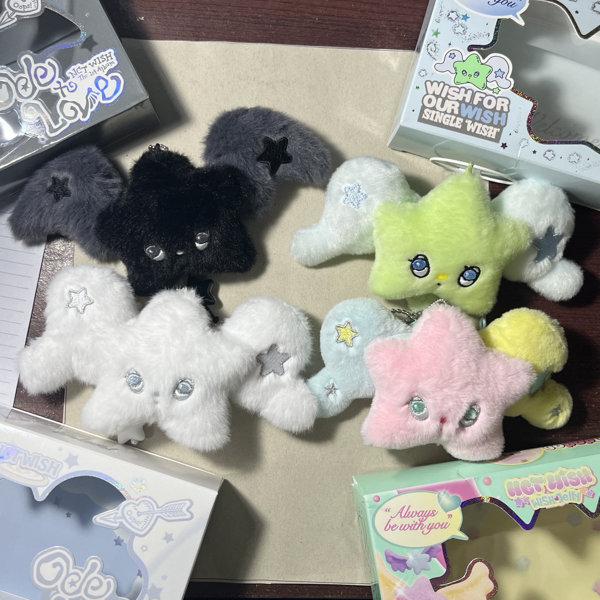 mountfujinaga's tweet photo. yesterday’s mail💌

completing my wichu album collection💟 https://t.co/CmdwHPVGro