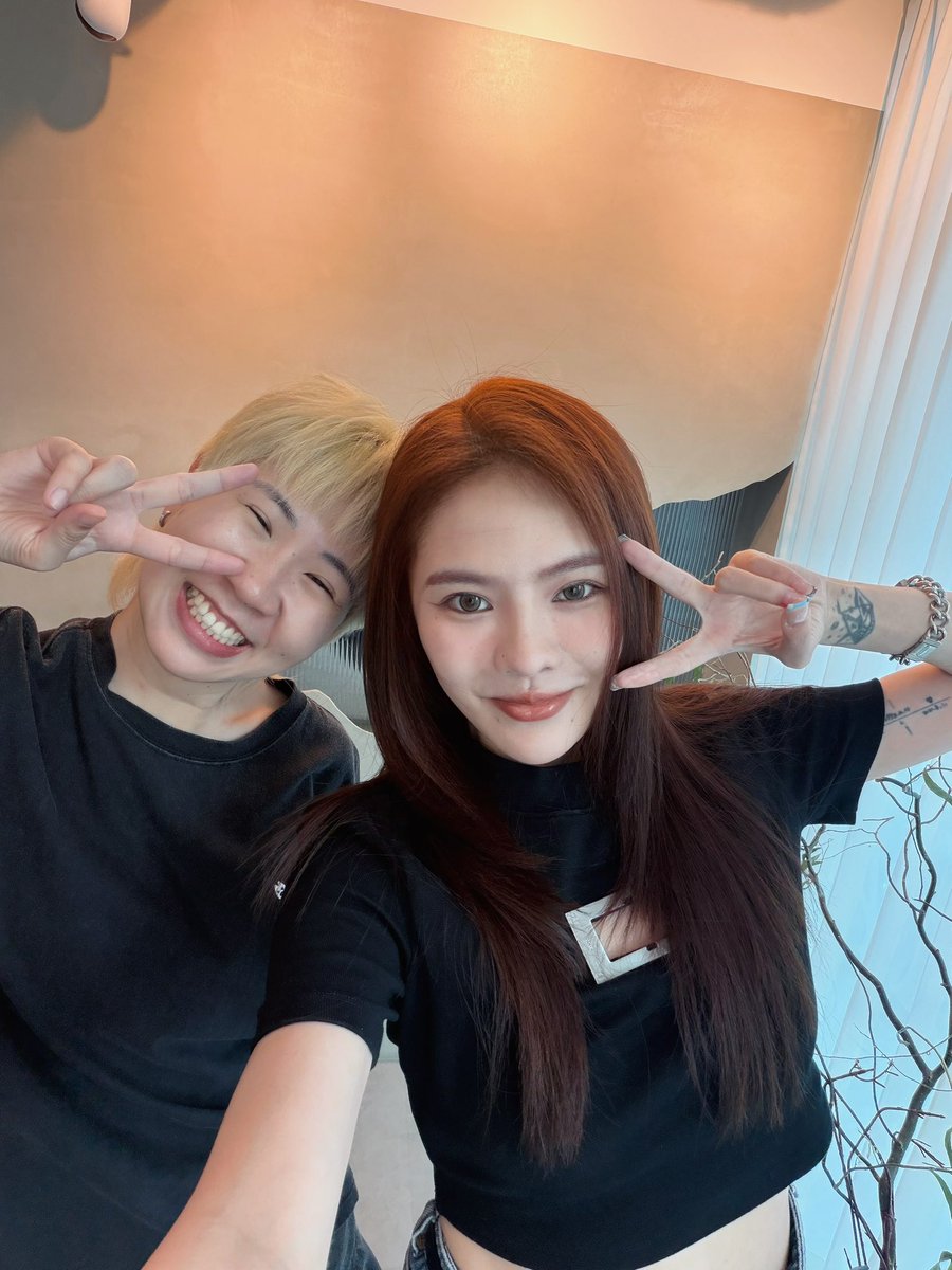 Lalincheniii's tweet photo. I dyed my hair a new color today—the beautiful shade was still done by Pam.

#Khanthongstudio
#FayePeraya #ฝ้ายพีรญา https://t.co/RBi7eilRYk