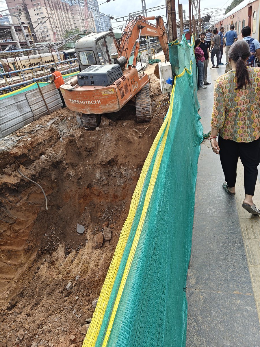 rajesh100986's tweet photo. Dear Sir @AshwiniVaishnaw  ji, very good to see the development efforts for yeshwantpur rly station. But it's not safe to over crowd this station. Request to consider yelhanka halt for trains to decongest YPR https://t.co/CzAmJUHvJf