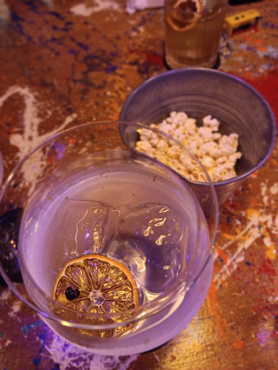 Hydrangea6713's tweet photo. あとお酒好きな人に「ジン好きなら是非行ってほしい」と言われたお店もとても良かったです！いいお店たくさんあって時間とお金と肝臓が足りません https://t.co/xMgkE0Hvfm