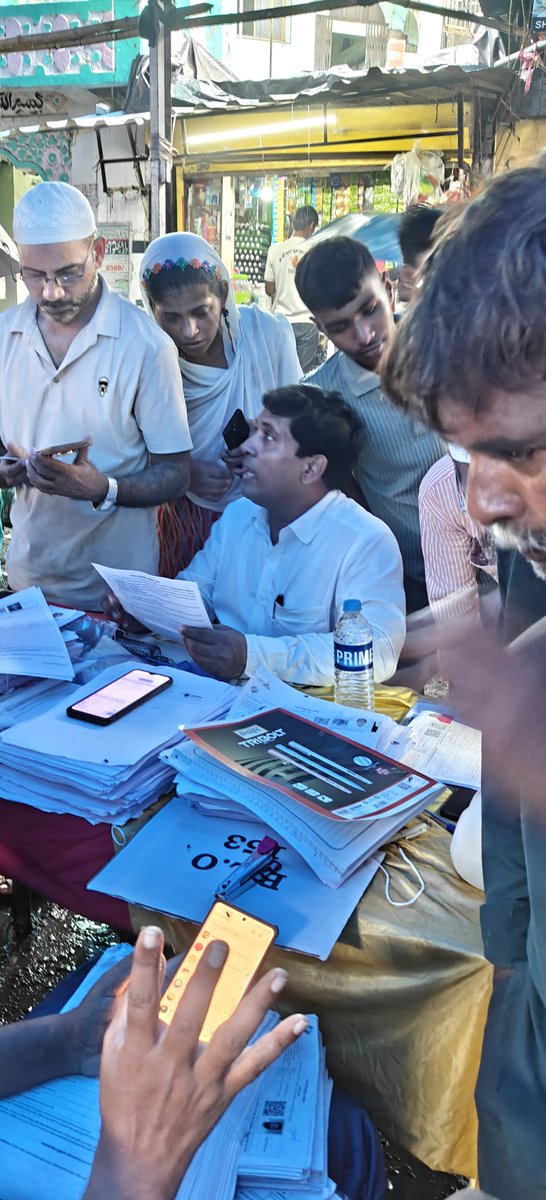 aneesspeak's tweet photo. आज माझ्या परिसरात, कमला रमण नगर, गोवंडी, मुंबई येथे बीएलओ (BLO) तर्फे एसआयआर (SIR) फॉर्म दिला जात आहे. मी लोकांना त्यांचा बूथ क्रमांक आणि अनुक्रमांक शोधण्यात मदत केली आणि सर्व नागरिकांना फॉर्म कसा भरायचा व सादर करायचा हे सांगितले.

@INCHarshsapkal @INCMaharashtra https://t.co/Pbt0Xer4Ga