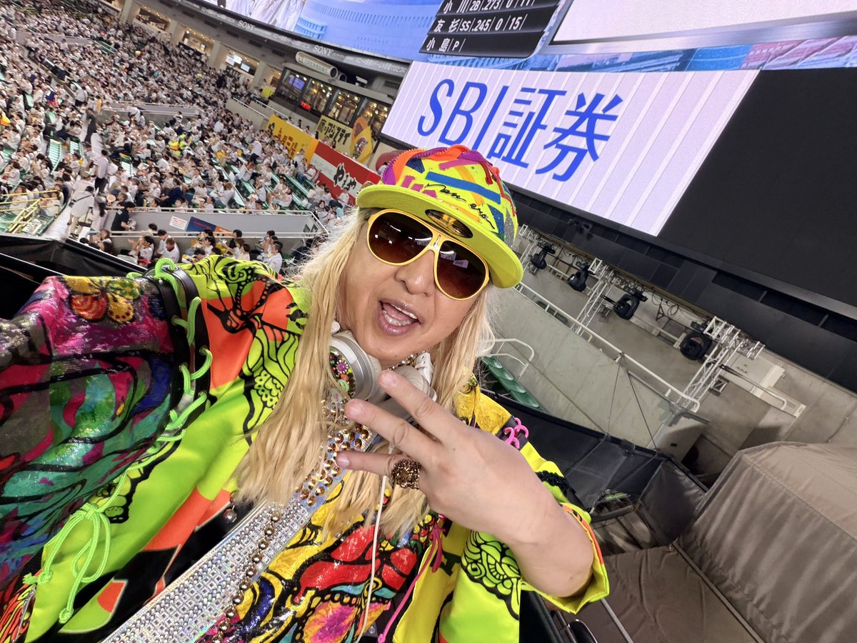 DJKOO_official's tweet photo. 鷹祭 SUMMER BOOST！みずほPayPayドーム福岡！！
近藤健介選手の3ラン2発！周東佑京選手のスーパーキャッチ
チーム一丸となった最高の勝利でした！！

THE RAMPAGE from EXILE TRIBE のスペシャルライブ！！
ドームを巻き込む一体感の超絶パフォーマンスは圧巻でした！！

そして！いつも球場を盛り上げてくれる Honeys 最高です！！

ホークスファンの皆さん！沢山の関係者皆さんのお陰で3今年も鷹祭DJが出来ました！心から感謝 DO DANCE！！

全新！！

#鷹祭summerboost 
#ソフトバンクホークス 
#THERAMPAGEfromEXILETRIBE  
#Honeys 
#DJKOO