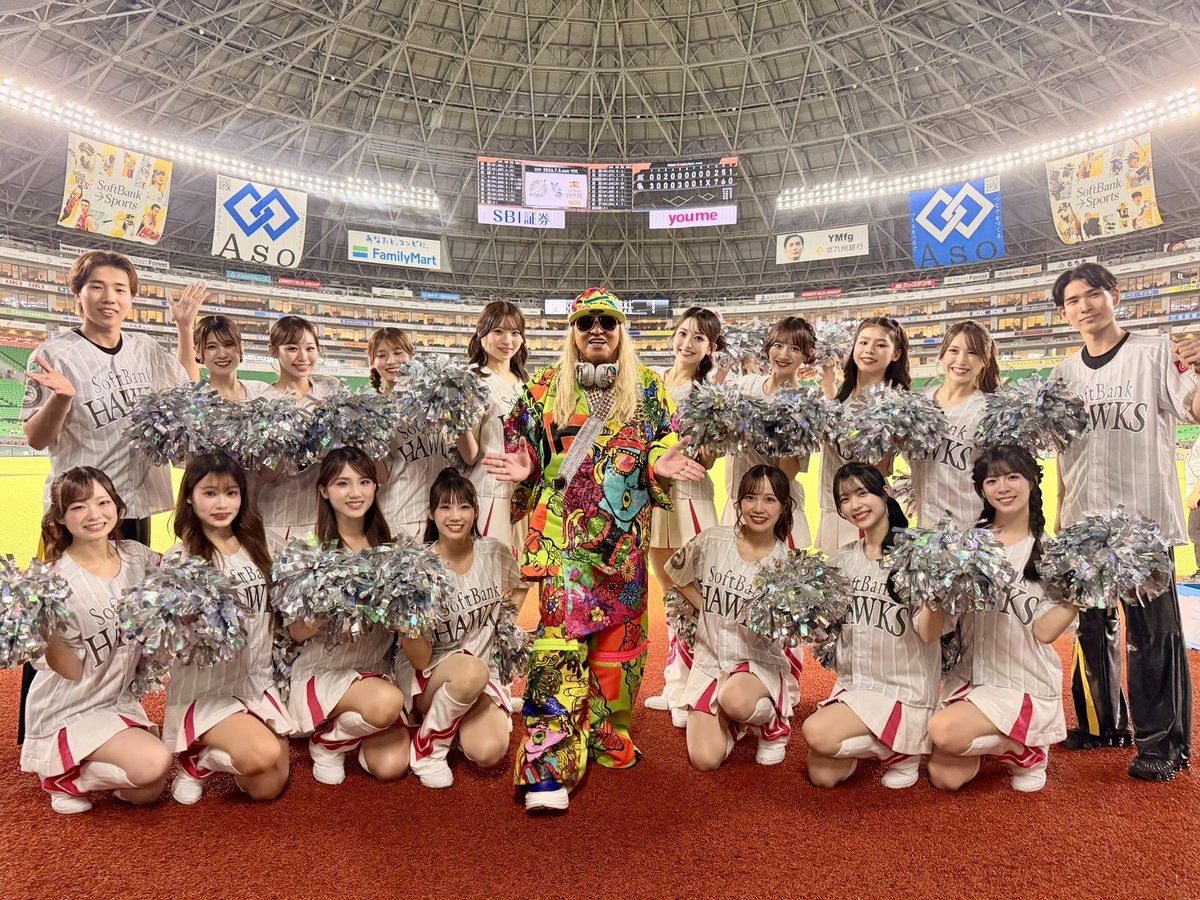 DJKOO_official's tweet photo. 鷹祭 SUMMER BOOST！みずほPayPayドーム福岡！！
近藤健介選手の3ラン2発！周東佑京選手のスーパーキャッチ
チーム一丸となった最高の勝利でした！！

THE RAMPAGE from EXILE TRIBE のスペシャルライブ！！
ドームを巻き込む一体感の超絶パフォーマンスは圧巻でした！！

そして！いつも球場を盛り上げてくれる Honeys 最高です！！

ホークスファンの皆さん！沢山の関係者皆さんのお陰で3今年も鷹祭DJが出来ました！心から感謝 DO DANCE！！

全新！！

#鷹祭summerboost 
#ソフトバンクホークス 
#THERAMPAGEfromEXILETRIBE  
#Honeys 
#DJKOO