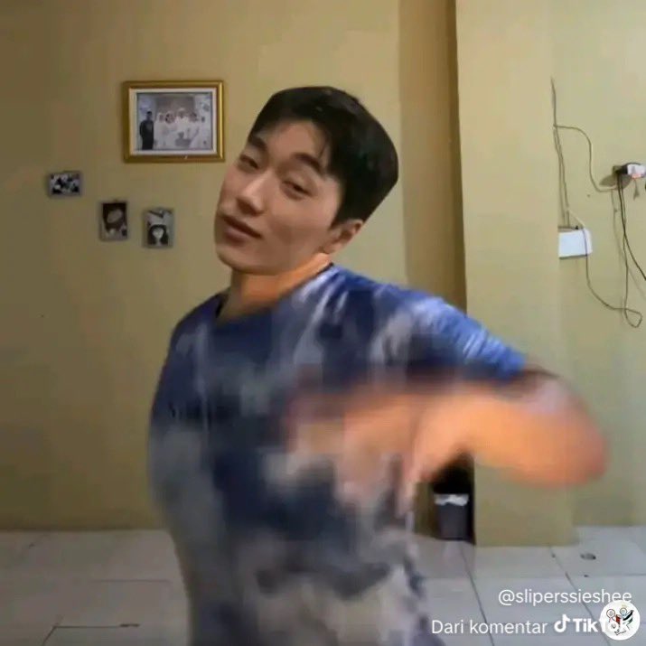 akang_yeosang's tweet photo. Nemu di komen TikTok 😭 San dribble https://t.co/Nfja0Cu7nm