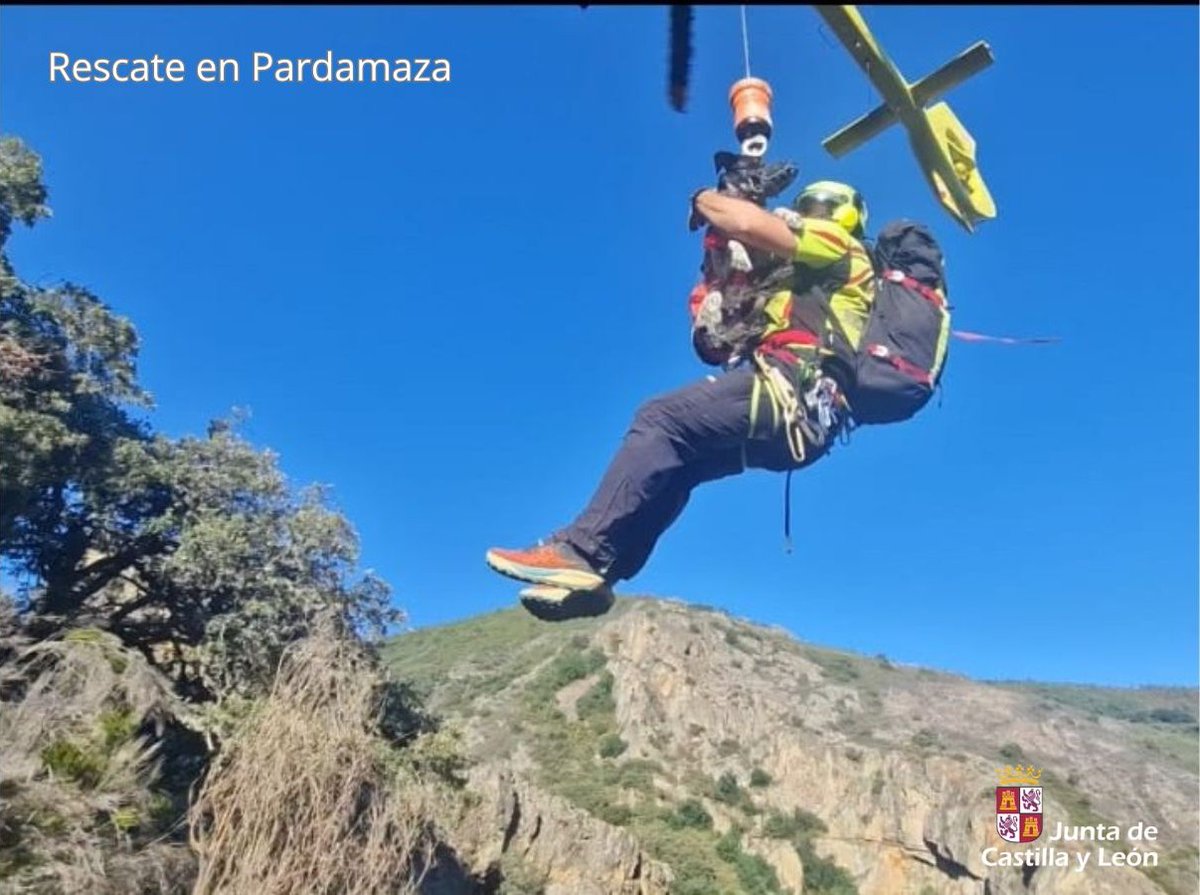 112cyl's tweet photo. 🟧| Protección Civil Castilla y León | El Grupo de Rescate de la @jcyl auxilia a tres montañeros en sendas operaciones en la tarde del sábado en Picos de Europa (León).
https://t.co/iilRvTh1YZ 
#RescatesCyL https://t.co/9yHaH7q33X