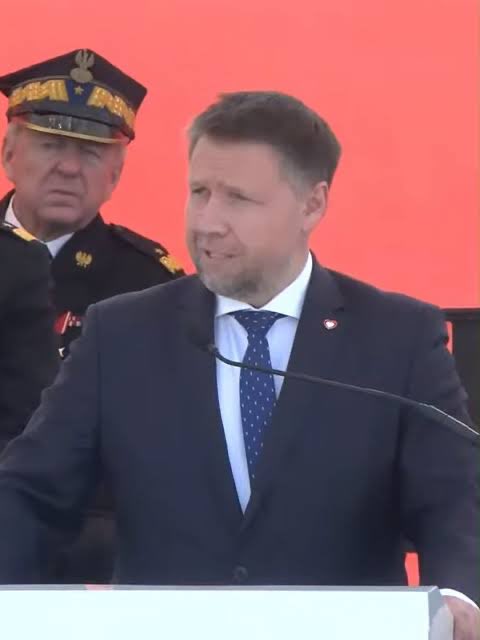 marcin_przydacz's tweet photo. W związku z karierą Pana Kacprzyka i salonikiem VIP dla polityków KO w SOR Szpitala Południowego zasadne jest dziś przypomnienie, że w dniu pamiętnej nieadekwatności i „pogłosu” towarzyszącemu p. Kierwińskiemu w Dniu Strażaka - twierdził, że udał się on na oddział SOR i wykonał badanie na obecność alkoholu. 

Pytanie, jakie dziś ciśnie się wszystkim na usta, czy był to SOR w Szpitalu Południowym? Czy badanie „nadzorował” działacz KO p. Kacprzyk?

A jeśli tak, to czy można traktować takie badanie za wiarygodne. 

Jeśli zaś nie był w szpitalu, to dlaczego kłamał?