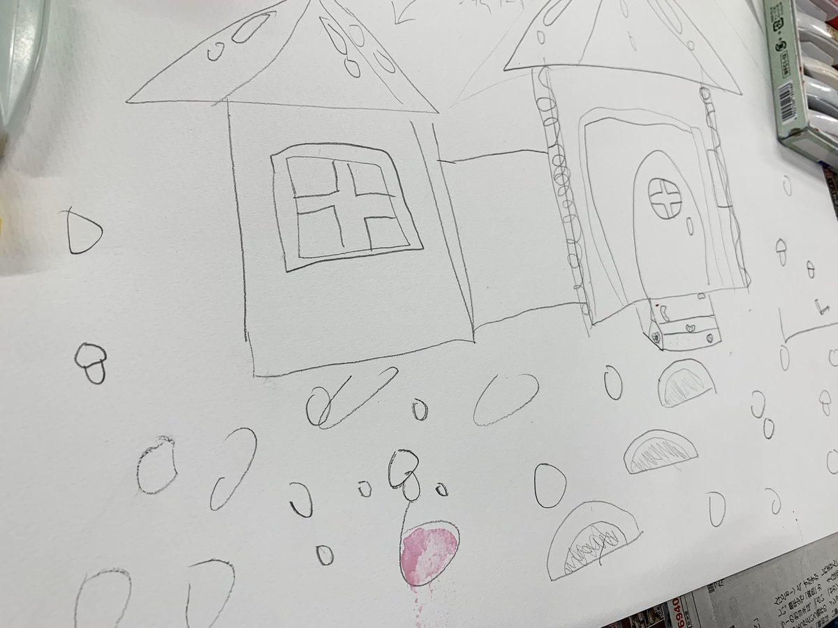 103shoku's tweet photo. 文房堂アートスクール🎨
「日曜こども図工教室」

「お菓子の家を描こう🍪前半」

自分の好きなお菓子で出来た、住みたくなっちゃうような家を描いてみよう

それぞれ細かいこだわりを感じる🤤

次回色塗り完成が楽しみ🧑‍🎨 https://t.co/RvaSiVRMXx
