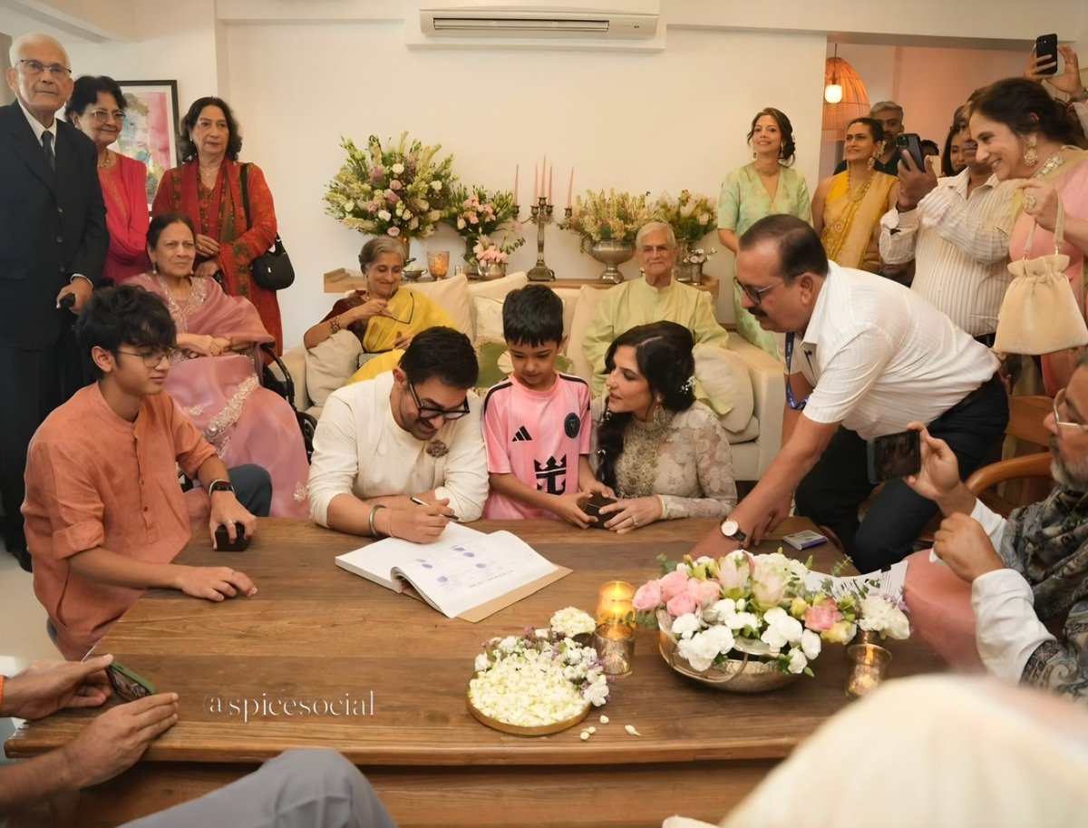 Ayudhika1310's tweet photo. Aamir Khan's recent marriage with Gauri reminds of Akbar.

Even Akbar had around 36 primary wives and 300+ secondary wives. 

So he must have also got married when his children were of marriageable age or probably already got married.

If you don't like it, that means you're Islamophobic 🤪