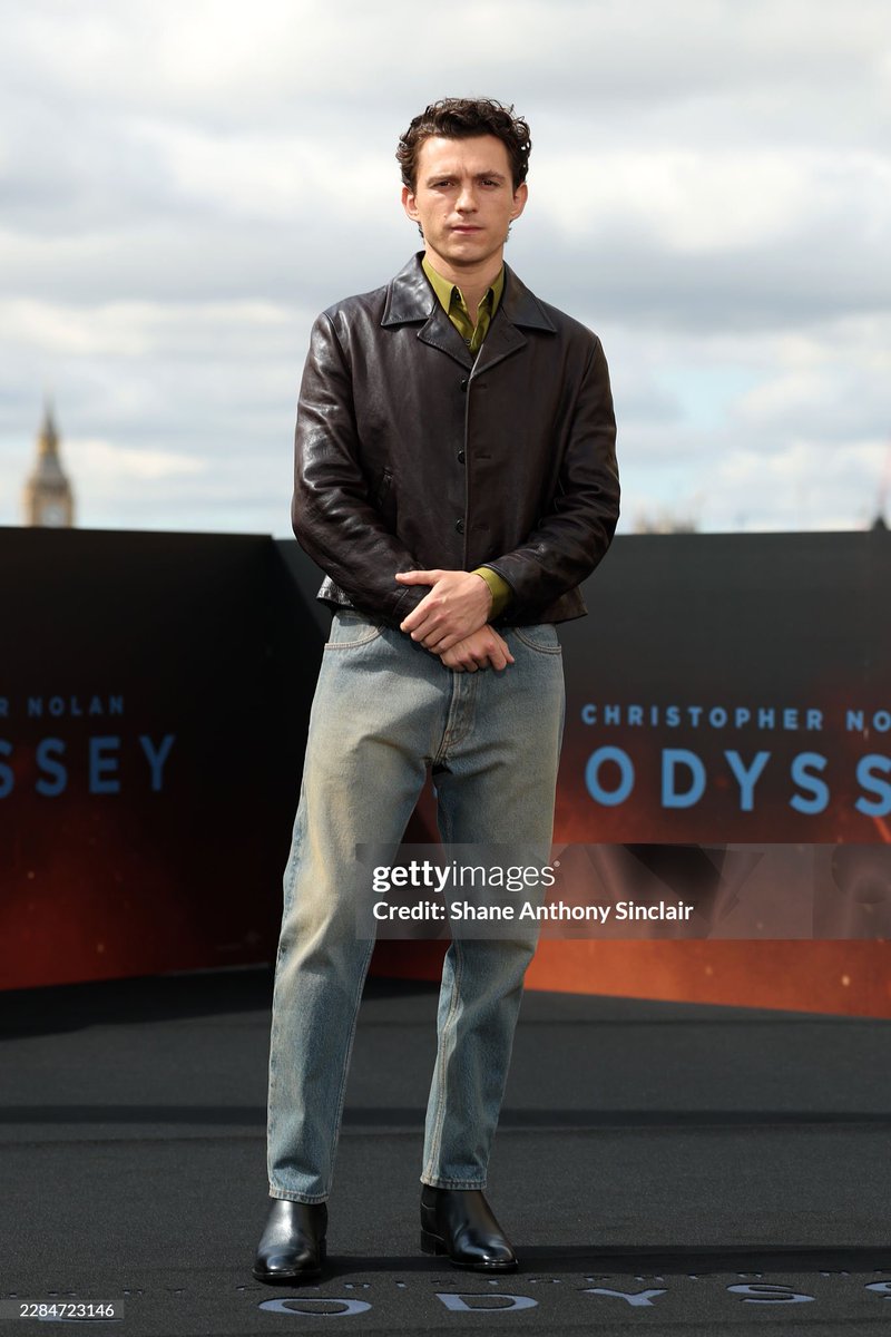 hllandayalali's tweet photo. THOMASSSS🫦 HE LOOKS SO GOOD https://t.co/iEtqaiQCqD