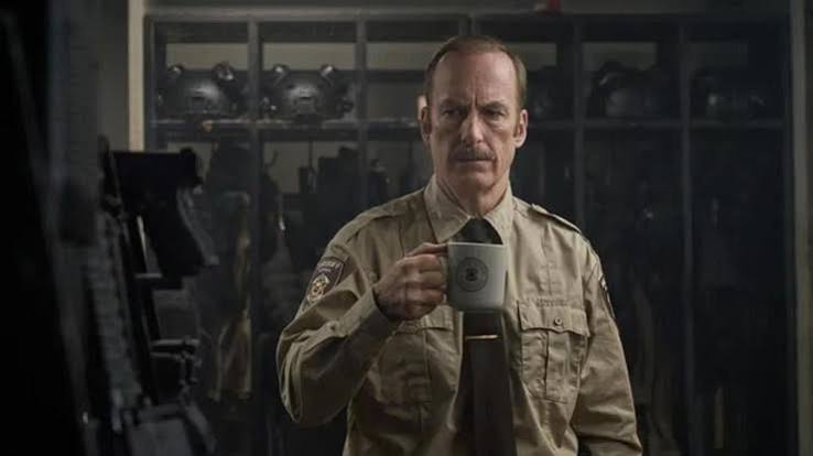 BerenjenaCo's tweet photo. Bob Odenkirk es el sheriff de un pueblo normal que se llama Normal. Y nada normal es lo que aparece en pantalla.

Crítica de @CsarBards 
https://t.co/J0sGw838mB https://t.co/C17wIngBNi