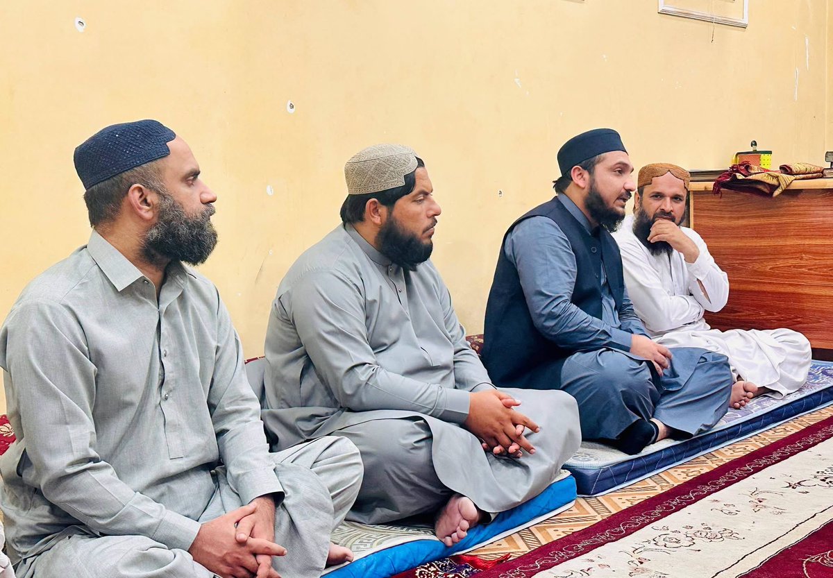 Jtarabiapk1975's tweet photo. دورہ منتظم اعلی (صوبہ بلوچستان)
منتظم اعلیٰ جمعیت طلبہ عربیہ پاکستان، حافظ اعجاز الحق صاحب نے  دورۂ بلوچستان کے موقع پر تنظیم اسلامی بلوچستان کے صوبائی دفتر کا دورہ کیا۔ https://t.co/08lghobGQ5