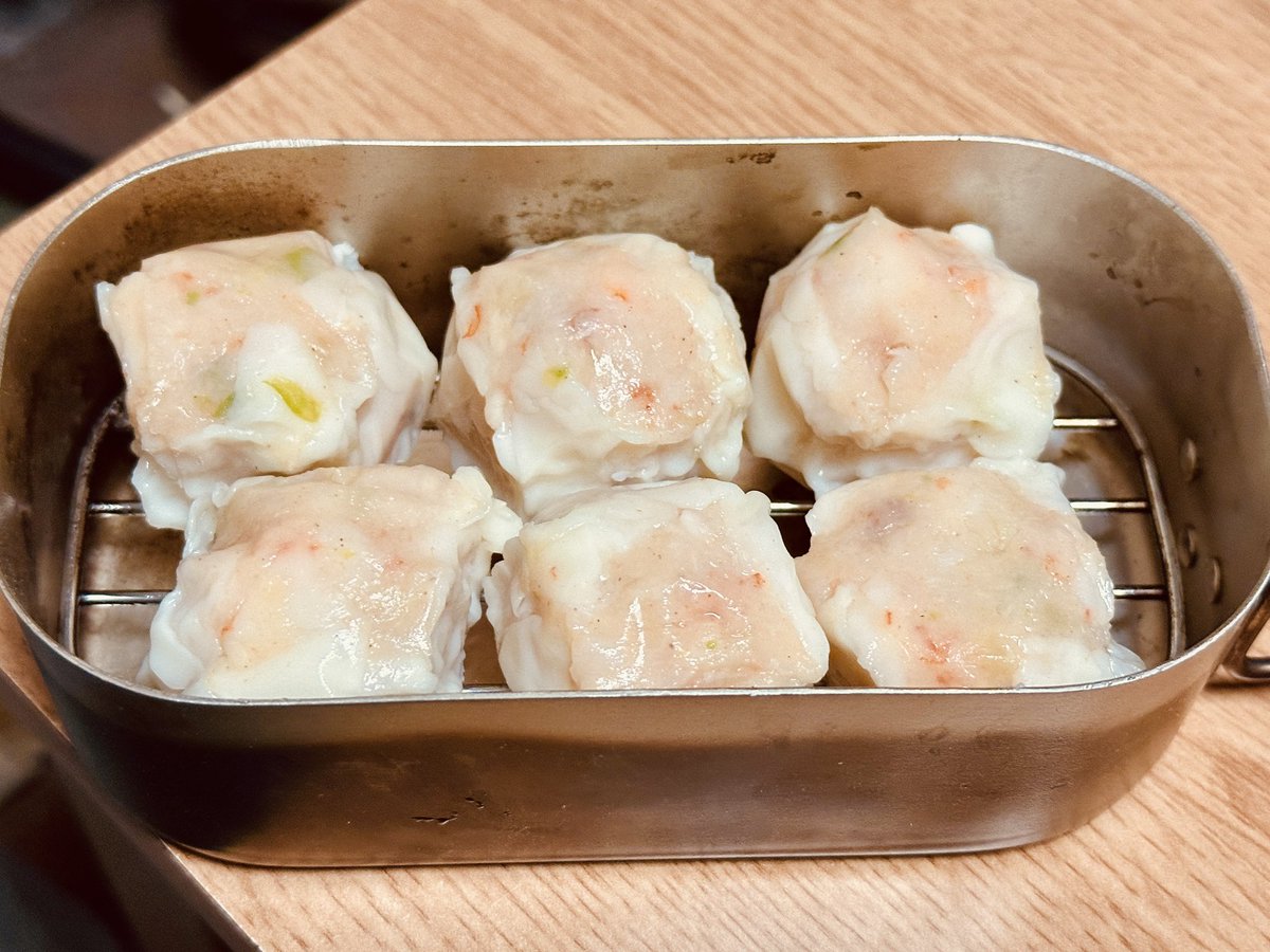 pigmon50's tweet photo. あら
ダイソーの小さい方のメスティンにピッタリ収まった
これで蒸して食べましょう https://t.co/xR6qseYhK9