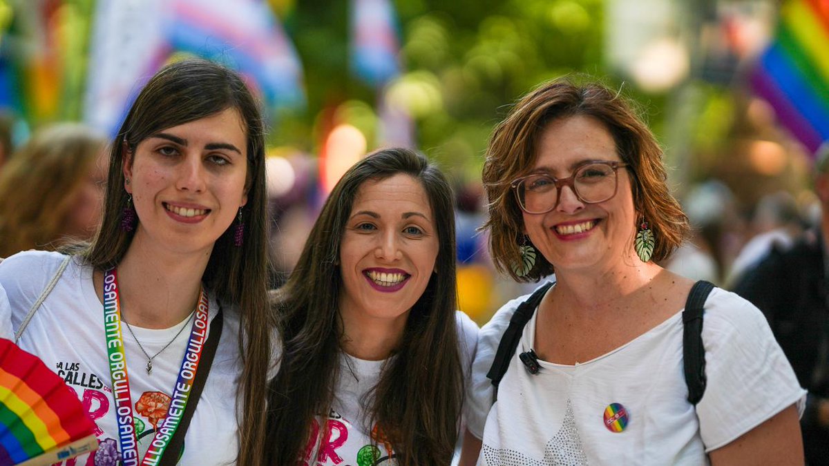 CarolinaVidal_L's tweet photo. Ayer marchamos de nuevo por la diversidad y por la,resistencia frente al Odio.

Desde @CCOO al Trabajo sin Armarios.

Su vergüenza, NUESTRO ORGULLO!!🏳️‍🌈🏳️‍⚧️🏳️‍🌈🏳️‍⚧️ https://t.co/BhGBi0NKZo