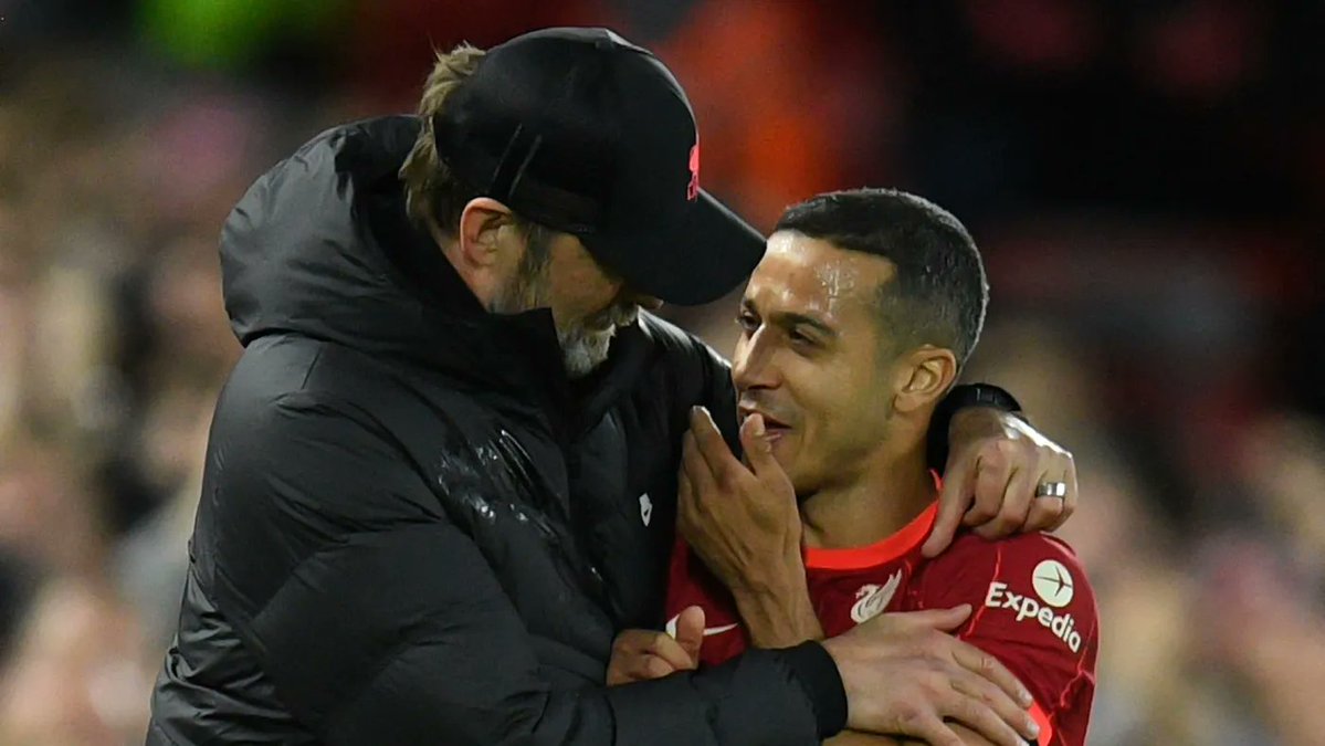 AnfieldEdition's tweet photo. Thiago speaking to @RioMeets: "Many. Many [differences between Guardiola and Klopp]. I came from Barcelona school and everything was slow-cooked. You need to set the timer, have the proper ingredients.

"And Klopp is: 'OK, open the fridge, let’s take the food out, let’s cook whatever'. The best meal you will have in your life is what we have in the fridge. Different approaches, but at the end you have a great meal."