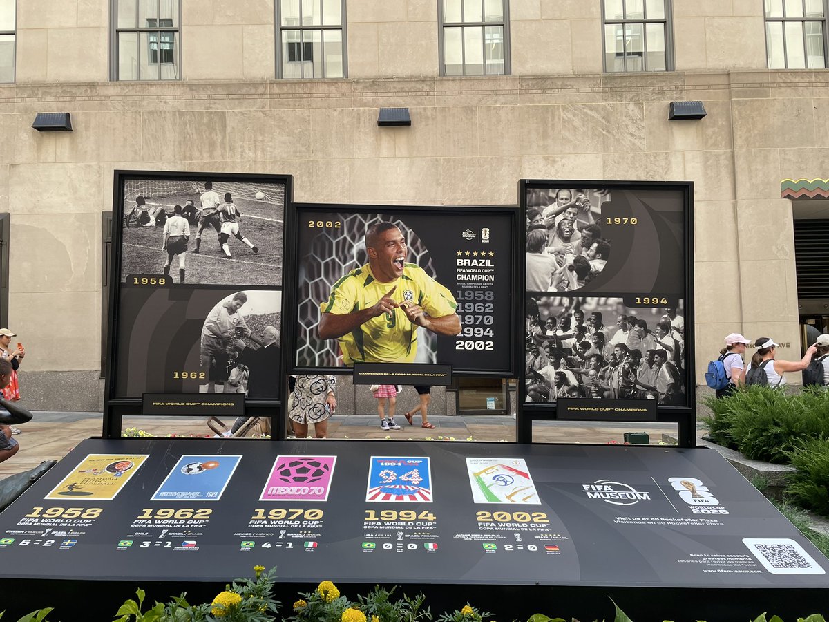 Tepstar201's tweet photo. ロックフェラーセンターでは、World Cup 26 Fan Village の準備が進んでいました⚽️

7月6日オープン予定とのこと。事前予約制らしいですが、イベントに参加せず周辺で試合観戦するだけでもチケットが必要なのかな🤔 https://t.co/tALAvQYvDi