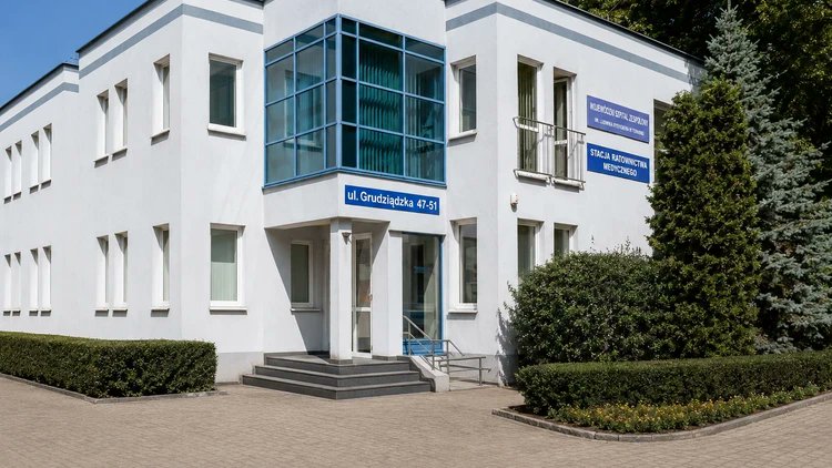 LadyInB43912586's tweet photo. Dzień bez afery ze szpitalem, SOR-em - dniem straconym?

Toruń. Wojewódzki Szpital Zespolony.
20 lat rządów ekipy PO.
Lokalna działaczka partyjna na stanowisku dyrektora.

Gotowy przepis na przekręt!?
Yes! Yes! Yes!

Lekarze ostrzegają przed realnym zagrożeniem dla pacjentów. Twierdzą, że ci z nich, którzy zgłaszali nieprawidłowości mieli być zastraszani.
A dyrekcja stwierdza, że zarzuty są "głęboko nieprawdziwe."
Po co te okrągłe słówka? Przecież podobnie jak w Południowym lekarze kłamią!

KO od lat trzyma Toruń za mordę, efekty tychże zaczynają wypływać na wierzch i raczej tytułu najbardziej przyjaznej pacjentowi placówki ochrony zdrowia nie dostanie.

KOlejny brud zamiatany pod KOalicyjny dywan.

Jprdl!😡😡😡😡

https://t.co/RcpvRseAQ2