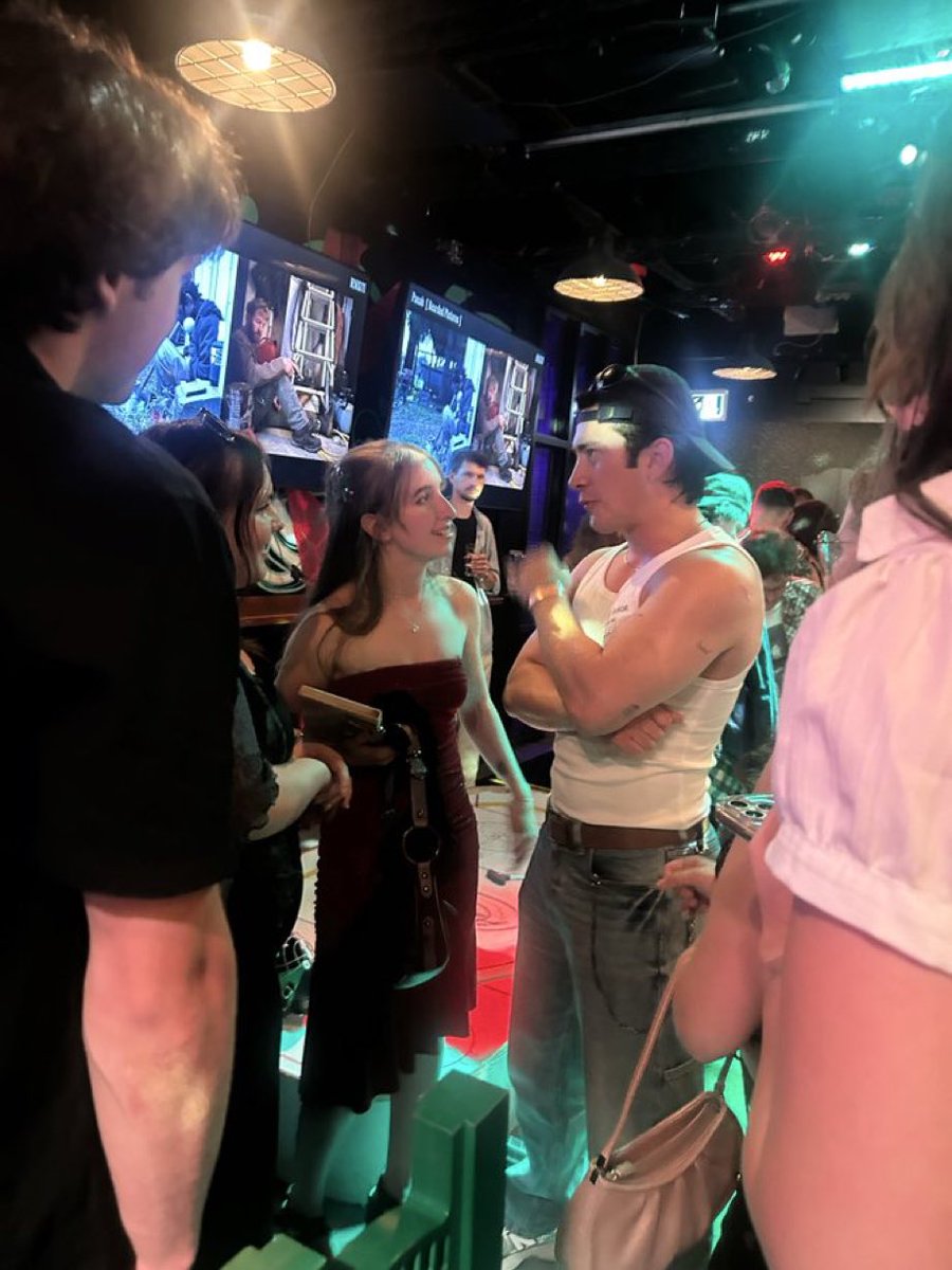 hudrries's tweet photo. HIS ARMS ARE SO MASSIVEEEEE https://t.co/6M7zUQTElP