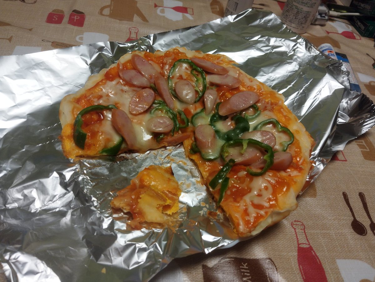 rinasamaramp's tweet photo. 食べかけだけど、初めて餃子の皮ピザ作った〜
くっそ美味すぎてリピ確😋 https://t.co/99KywH2P3D