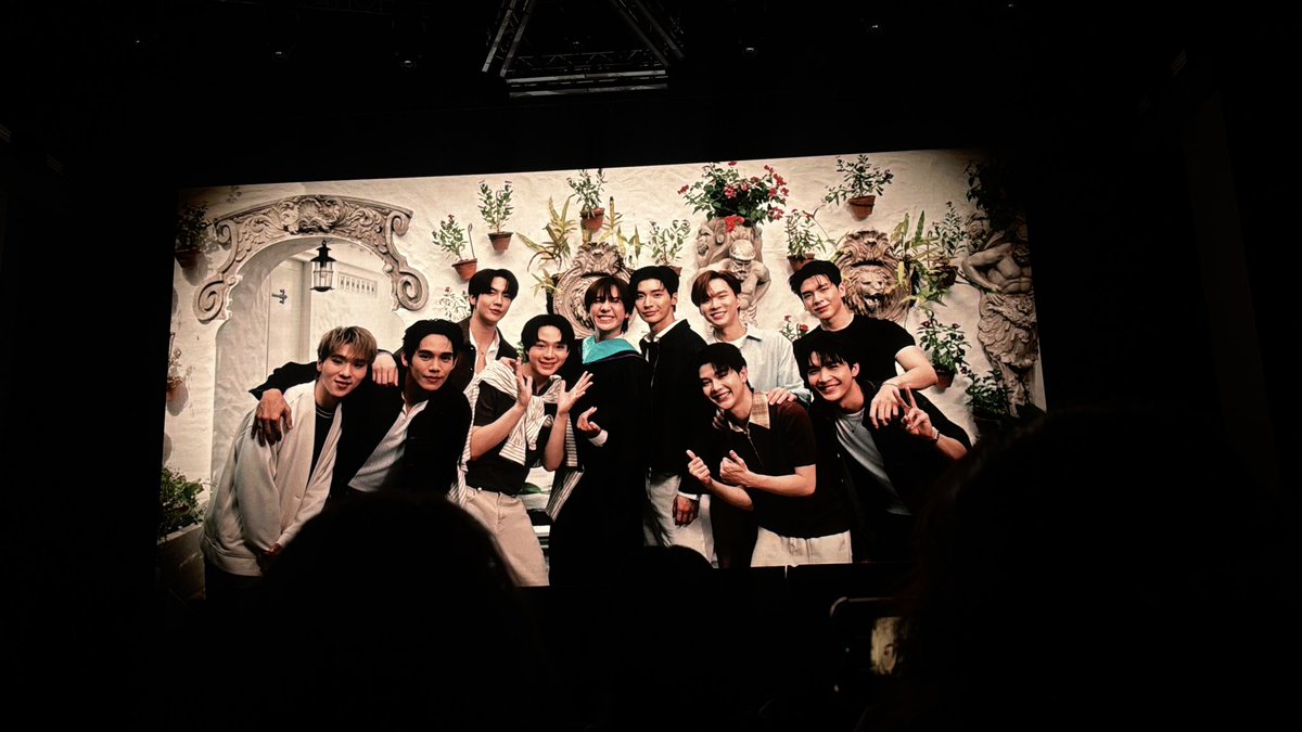 navir_w's tweet photo. ฮืออออ จบแล้วจริงๆสินะ เติบโตกันอย่างดีเต็มไปด้วยความรักมากมายเลยจริงๆอะ

LAST MEMORY WITH FOUREVER YOU 
#FoureveryouFarewellParty https://t.co/KfQpCVzjsd