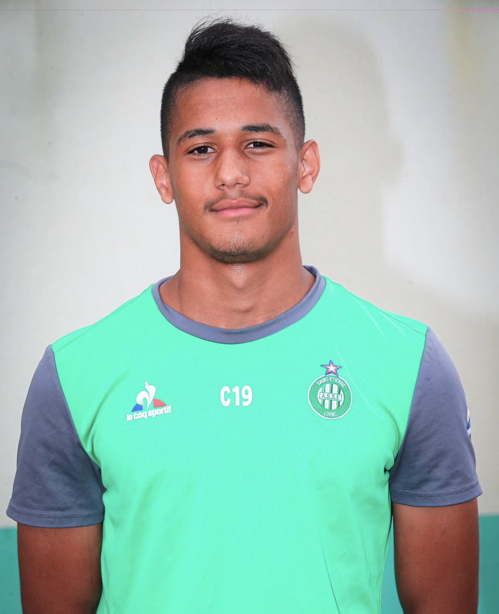 FerveurVerte_'s tweet photo. 🇫🇷 Match taille PATRON de Saliba face au Paraguay : ça vient de chez nous ! 💚 https://t.co/sk9KeJXPR0