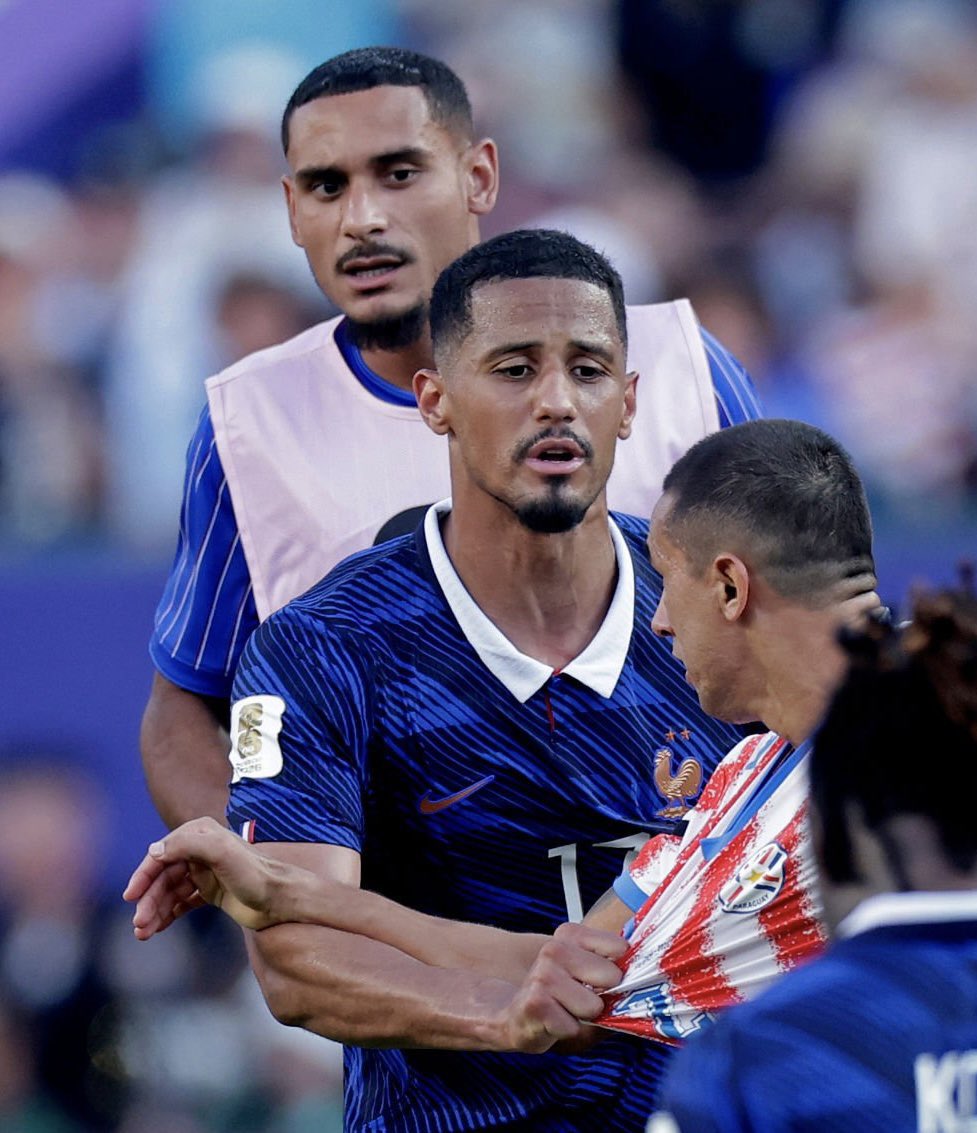 FerveurVerte_'s tweet photo. 🇫🇷 Match taille PATRON de Saliba face au Paraguay : ça vient de chez nous ! 💚 https://t.co/sk9KeJXPR0
