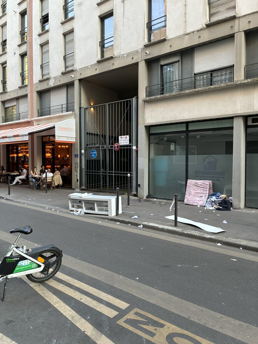Corgidelarep's tweet photo. @JusquMer Vu vendredi soir quartier traversière. https://t.co/fEK2E4EPOR