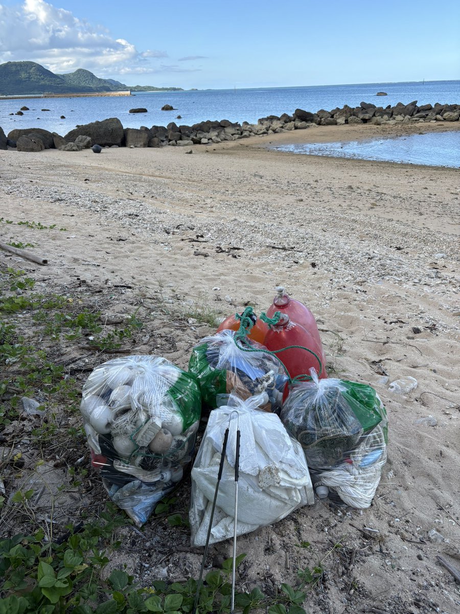 Otibari20171's tweet photo. 山の次は、海だ。

＃石垣島
＃継美隊
＃BeachCleanup https://t.co/Csg1WMbCDa