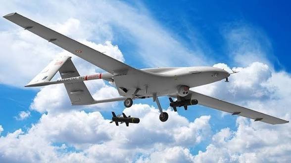 FaithNtako65514's tweet photo. 🚨 #Baraka : Les civils visés par la frappe de drone Rwandais se trouvaient à bord d'un convoi de cinq motos parti de #Nyange pour acheminer un corps sans vie à #Lweba.
L'attaque est survenue dans le quartier Lukoke, où le convoi s'était arrêté pour faire le plein de carburant. https://t.co/PTkf0qd4rV