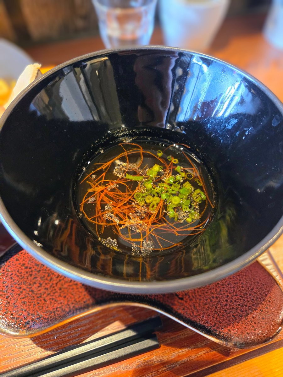 5ac3yMofQG66FjJ's tweet photo. 佐波理
｢限定① 淡麗つけ蕎麦 300g｣

本日頂いたのは、こちらの一杯！
醤油強めで、クリアな鶏の旨味が広がるつけ汁。麺は模様付きで歯切れ良く、つけ汁との相性も良いですね。300gでもあっという間に完食。最後のスープ割りまで美味しかったです。お気遣い有り難うございます🥚 https://t.co/FkLeW8D5Jo