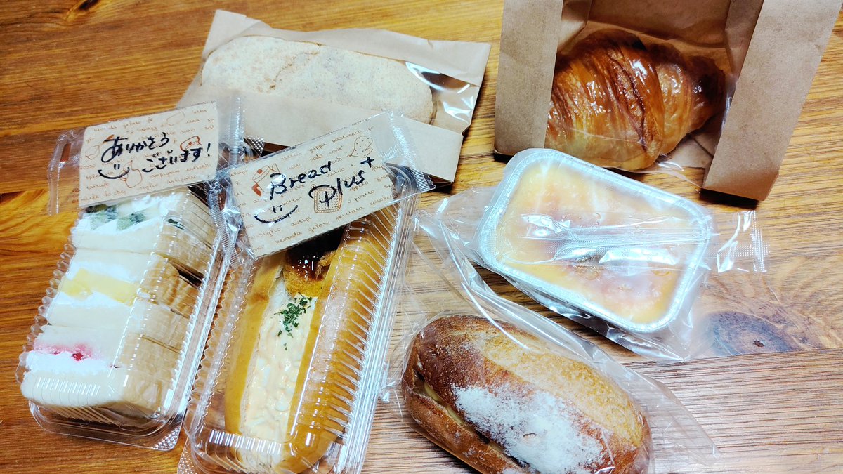 twintail_ism's tweet photo. ブレッドプラスさんにチラシ置かせてもらいました！(いつも写真忘れる)ほんとに何から何まですいません😂 https://t.co/zO72ksFZm9