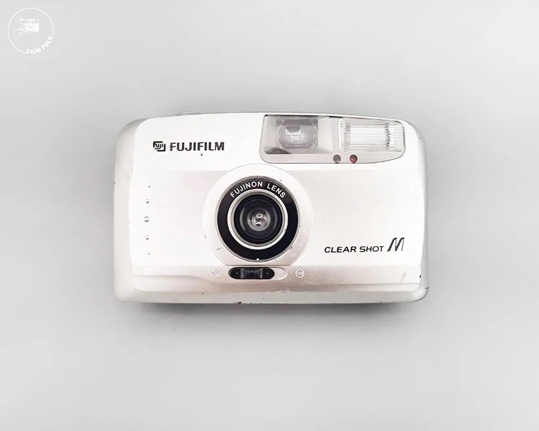 _filmfolk's tweet photo. Fuji Clearshot M เต็มระบบ💯
✨ราคา 450 รวมส่ง✨

▫️ใช้ถ่าน AA ฟิล์ม 135
▫️ออโต้โฟกัส&amp;แฟลช
▫️ห้องฟิล์มสะอาด ช่องมองสะอาด
▫️นับฟิล์มเดิน กรอฟิล์มได้ปกติ
▫️เลนส์ฟิก 35mm ใสไร้ฝ้ารา
▫️สภาพ85% มีรอยตามบอดี้
▫️พกง่ายน้ำหนักเบาเหมาะกับมือใหม่
#กล้องฟิล์มราคาถูก #กล้องฟิล์ม https://t.co/7gehPPqC0I