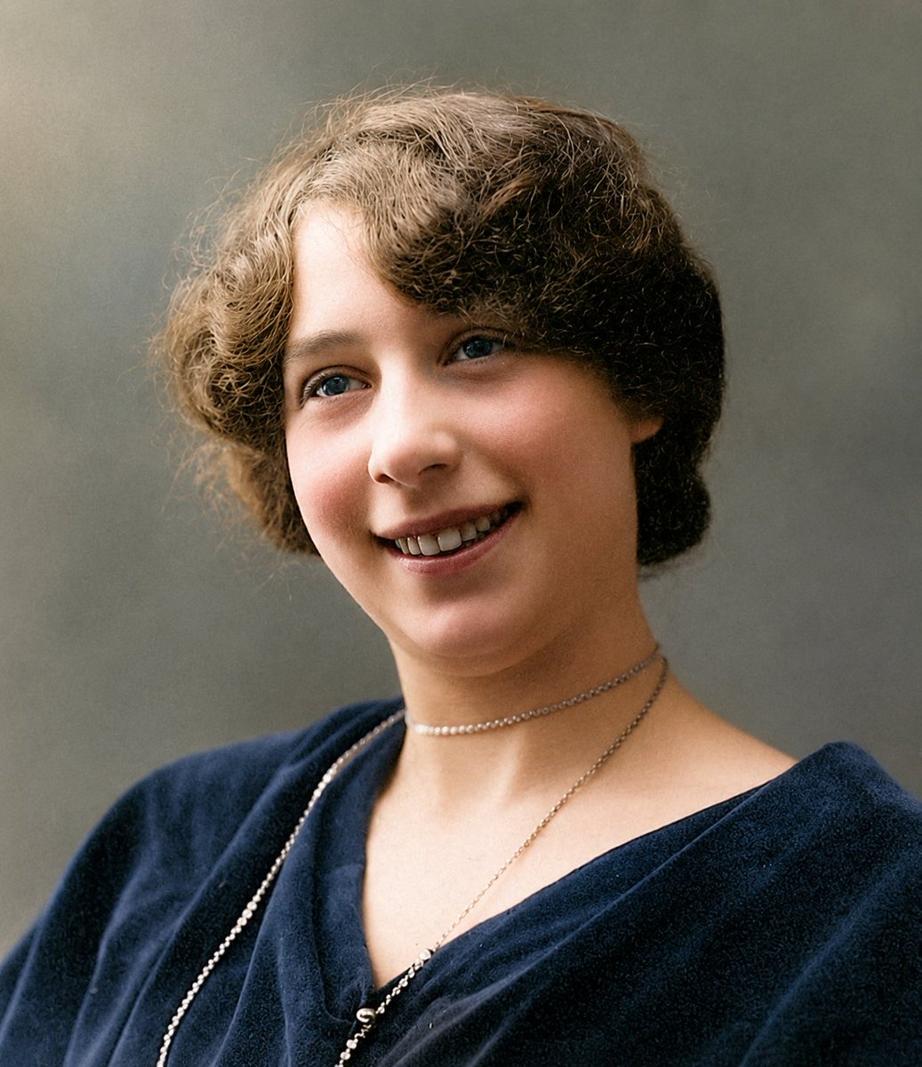 SandraFerrerV's tweet photo. El 5 de julio de 1894 nacía Margarita Nelken, la única mujer que tuvo escaño de diputada en las tres legislaturas de la II República. Hija de una familia de relojeros judíos, desarrolló desde pequeña su talento artístico como pintora y crítica de arte. Sin embargo, una pérdida https://t.co/yeYB0KXnpG
