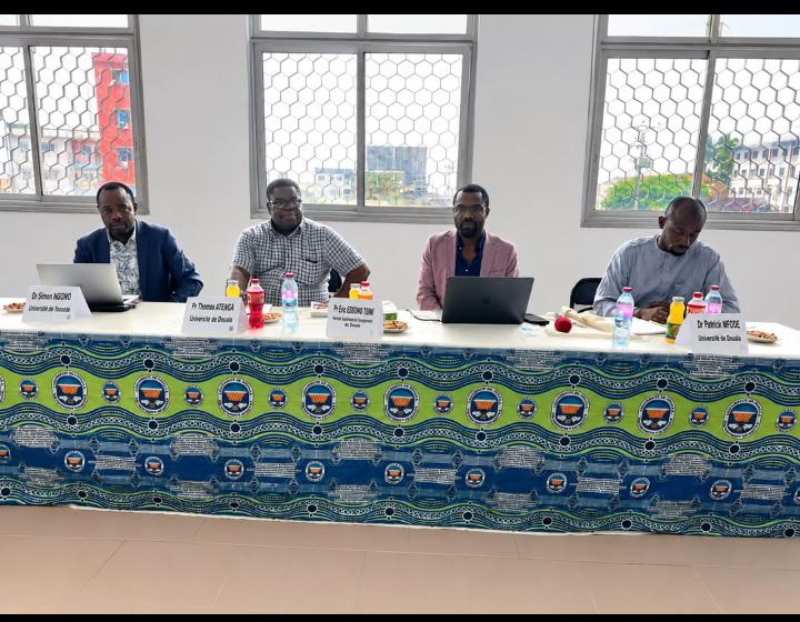 NgonoSimon's tweet photo. Ravi d'avoir fait partie du panel ce 4/07/26 au séminaire doctoral de l'Université de Douala sur : Problématiser, enquêter, démontrer en SHS, animé par le Pr Éric Essono Tsimi.
Merci au Dr Patrick Rifoe pour la modération et au Pr Thomas Atenga pour l'accueil. #SIC #LCF #LACOCOM https://t.co/S0feYIUFdi
