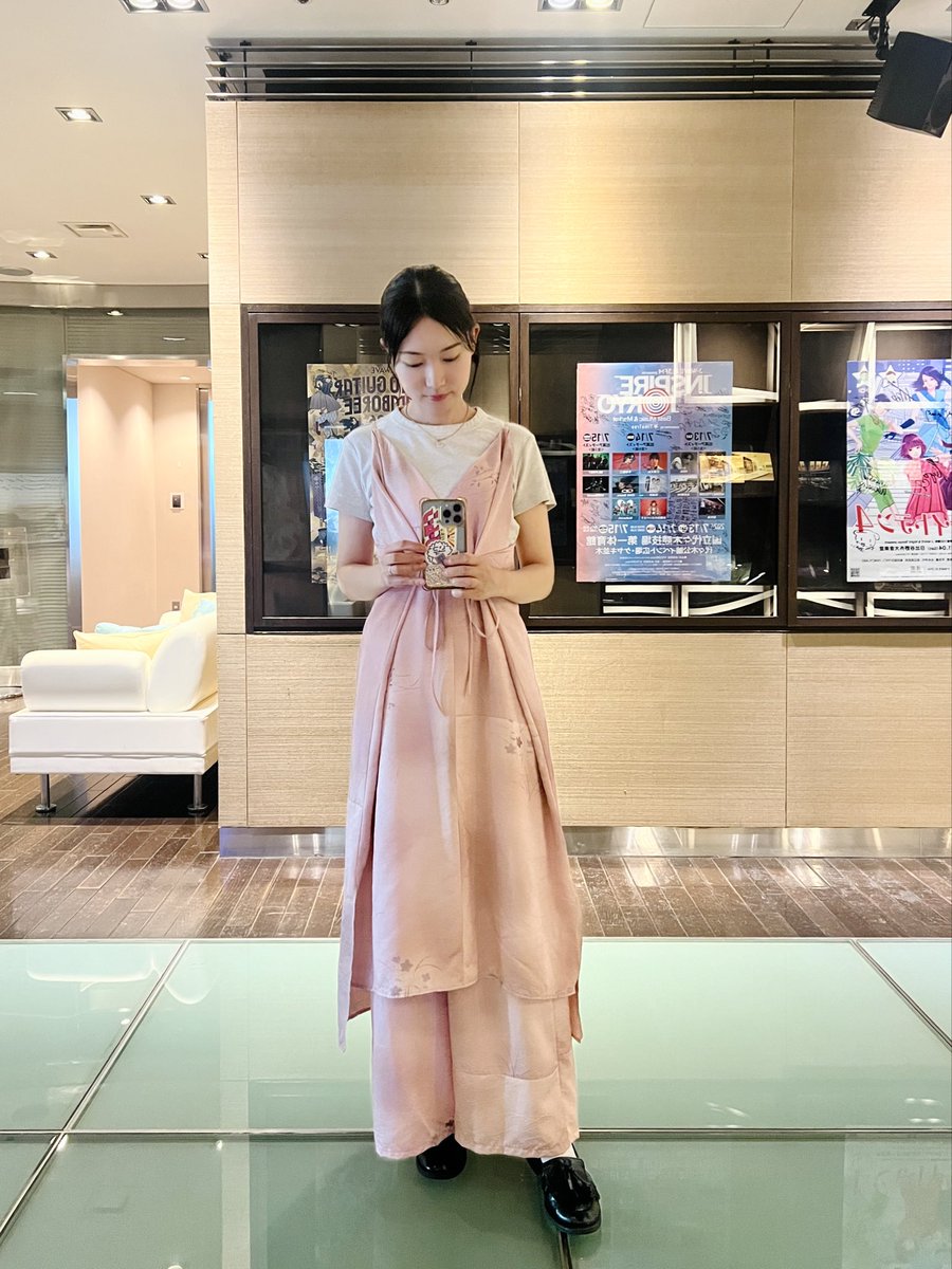 iam_ogawasara's tweet photo. 亡き祖母の着物をリメイクしていただいたセットアップ。お気に入り👘 https://t.co/u4vcdsNPFx