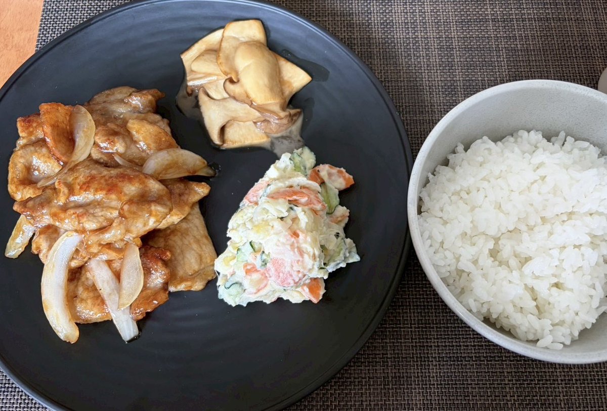 satochan_MH's tweet photo. 昨日の晩御飯と今日の昼ごはん🍚
美味かった😋
#さとめし https://t.co/KiY5hawvSm