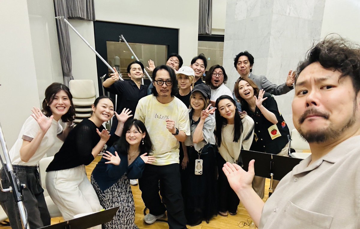 ayakko424's tweet photo. 先日はとある劇伴のレコーディングに、『歌人三昧サマディ』アルトコーラスとして参加して参りました✨

写真は作曲の深澤秀行様と、豪華メンバーの皆様と🥰
大変楽しく手に汗握る濃厚なレコーディングでした！

コーラス『歌人三昧サマディ』
Sop:横山和美.相原里美.遠藤采
Alt:森山綾子.豊島ゆき.陽香留
Ten:新海康仁.髙梨英次郎.那須琢乙
Bas:片山将司.小野寺光.栗原峻希
指揮：鷲尾裕樹