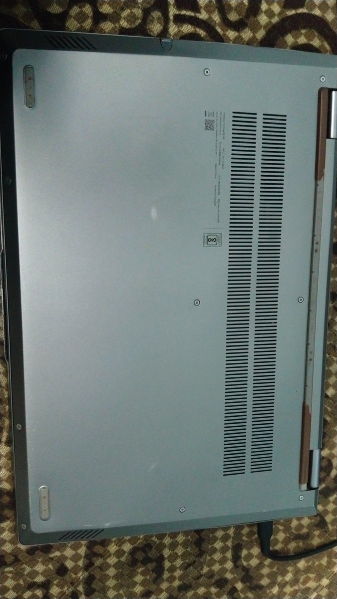 an_axsh's tweet photo. I have lost my laptop bag, when I looked around to find my bag it was not there
Please help me find it, as it has my laptop and my official government documents and around 8-9k in cash, had my  cards
PNR: 6304287071
@AshwiniVaishnaw 
Leptop: lenovo and bag is black
Brand: Carlton https://t.co/0SMsHmT4mu