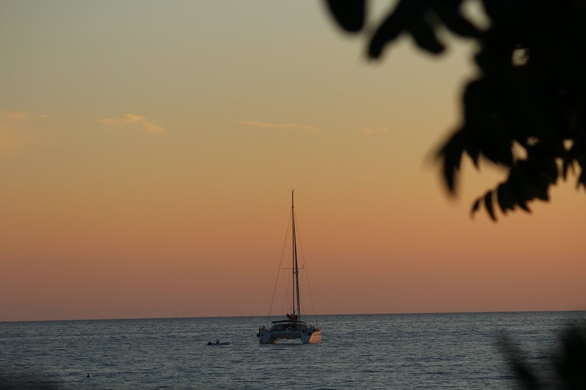 alleshov's tweet photo. The Ligurian Sea is magnificent beneath the sky ... Il Mar Ligure è magnifico #Liguria #Ligure #ЛигурийскоеМоре #Лигурия https://t.co/zSqkYRwjkx