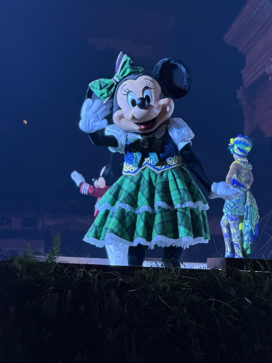 pote_Disney's tweet photo. 夏イベ始まって初のディズニーシー🌊

お目当てのカプセルトイコンプリート、アクアトピアのシール貰えて大満足😆

ダングロはエントリーでEブロ最前
真横からの観るのも中々面白かった‼️

夏っぽい写真は1枚もありませんが😂 https://t.co/swAsOxsmId