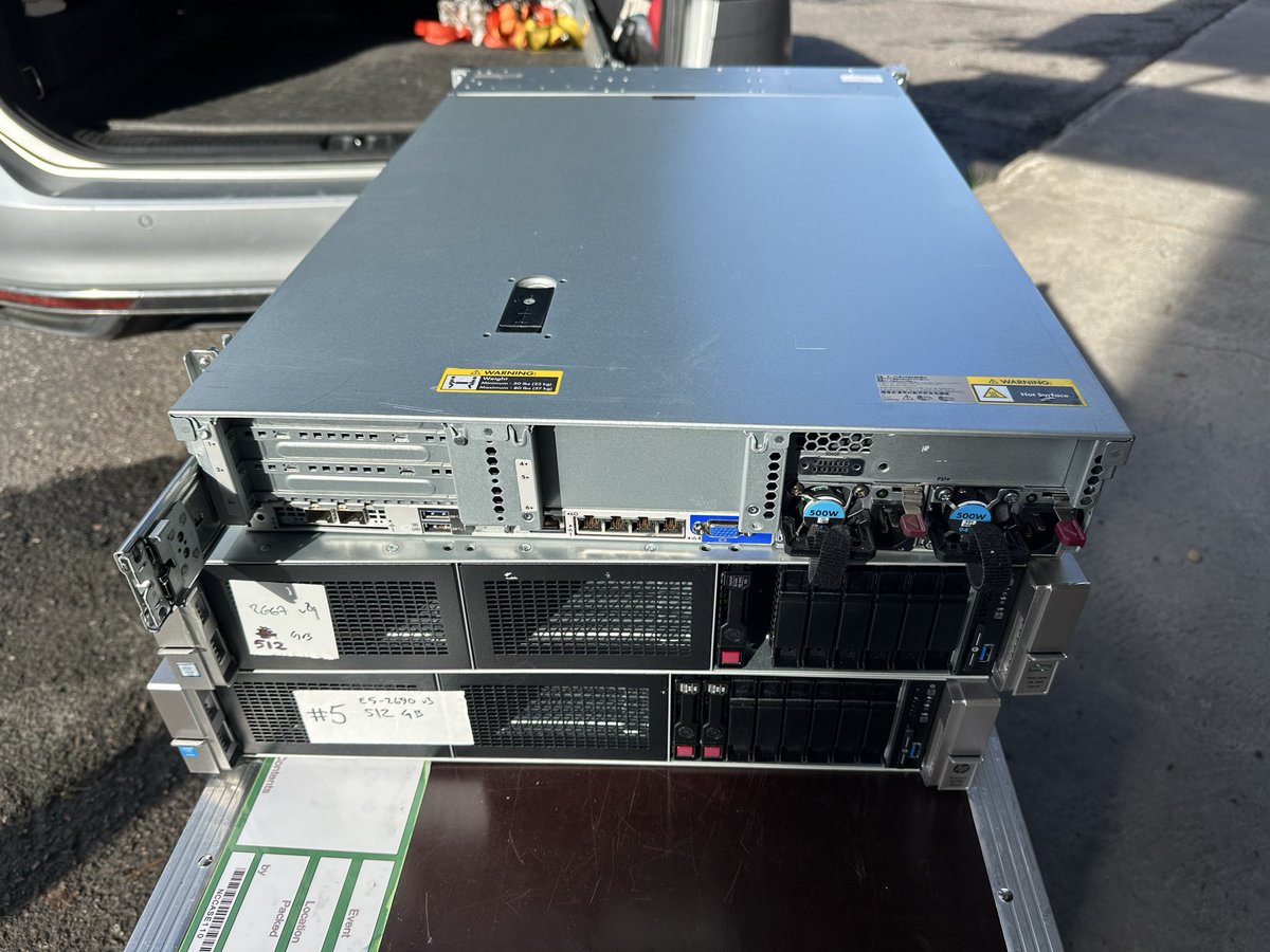 aprsfi's tweet photo. Ooh, new dumpster-dived servers for https://t.co/vP56igBLRM! 512G memory each, newer CPUs and faster disk controllers. Keeps the https://t.co/vP56igBLRM Android and iPhone apps flying! https://t.co/1peAtsVrUZ