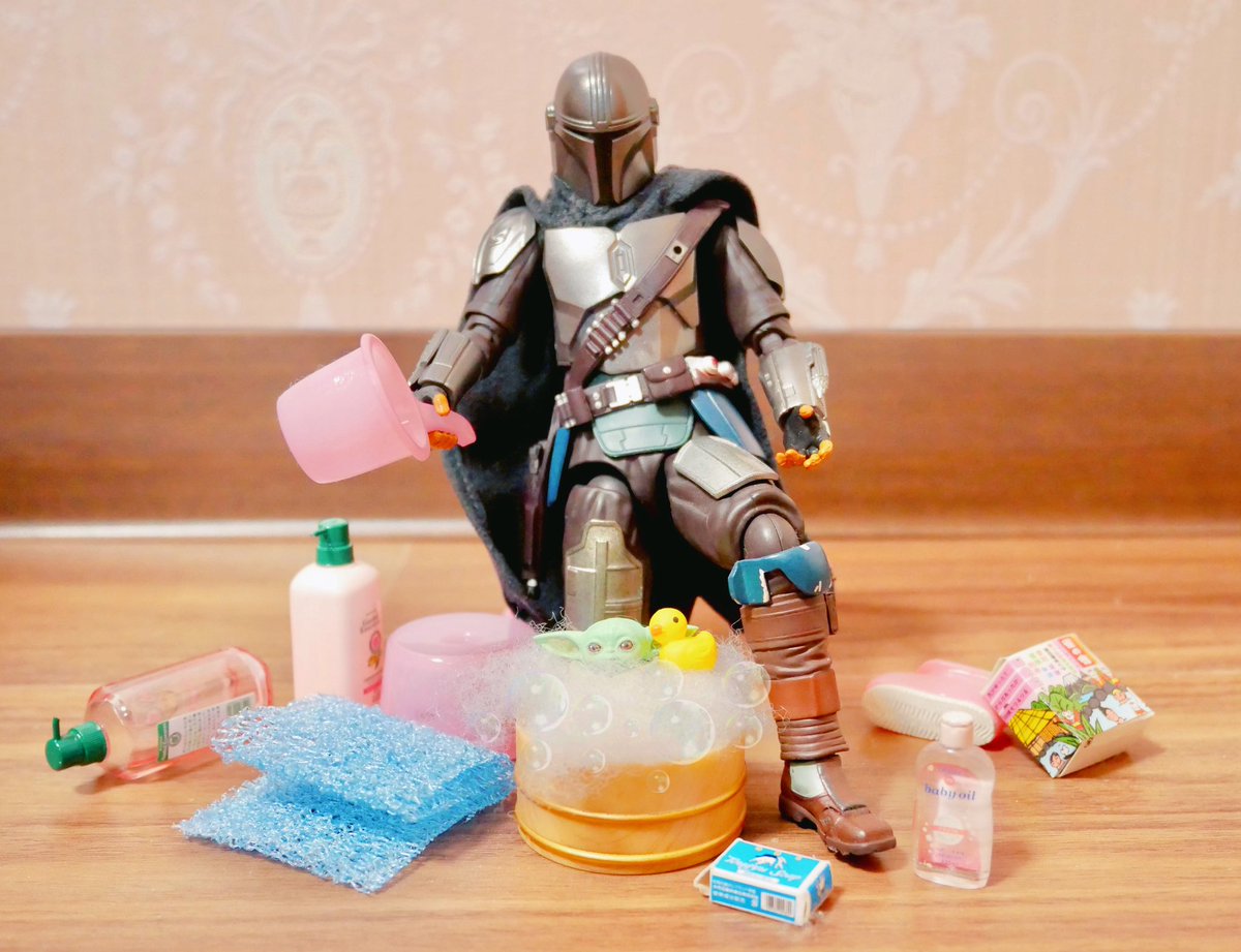 BEBIOsoCUTE's tweet photo. うちのディンジャリン付属品の大量にある武器はひとつも持てず常時丸腰のくせに風呂桶はシンデレラフィット https://t.co/uwOaJGG7UM