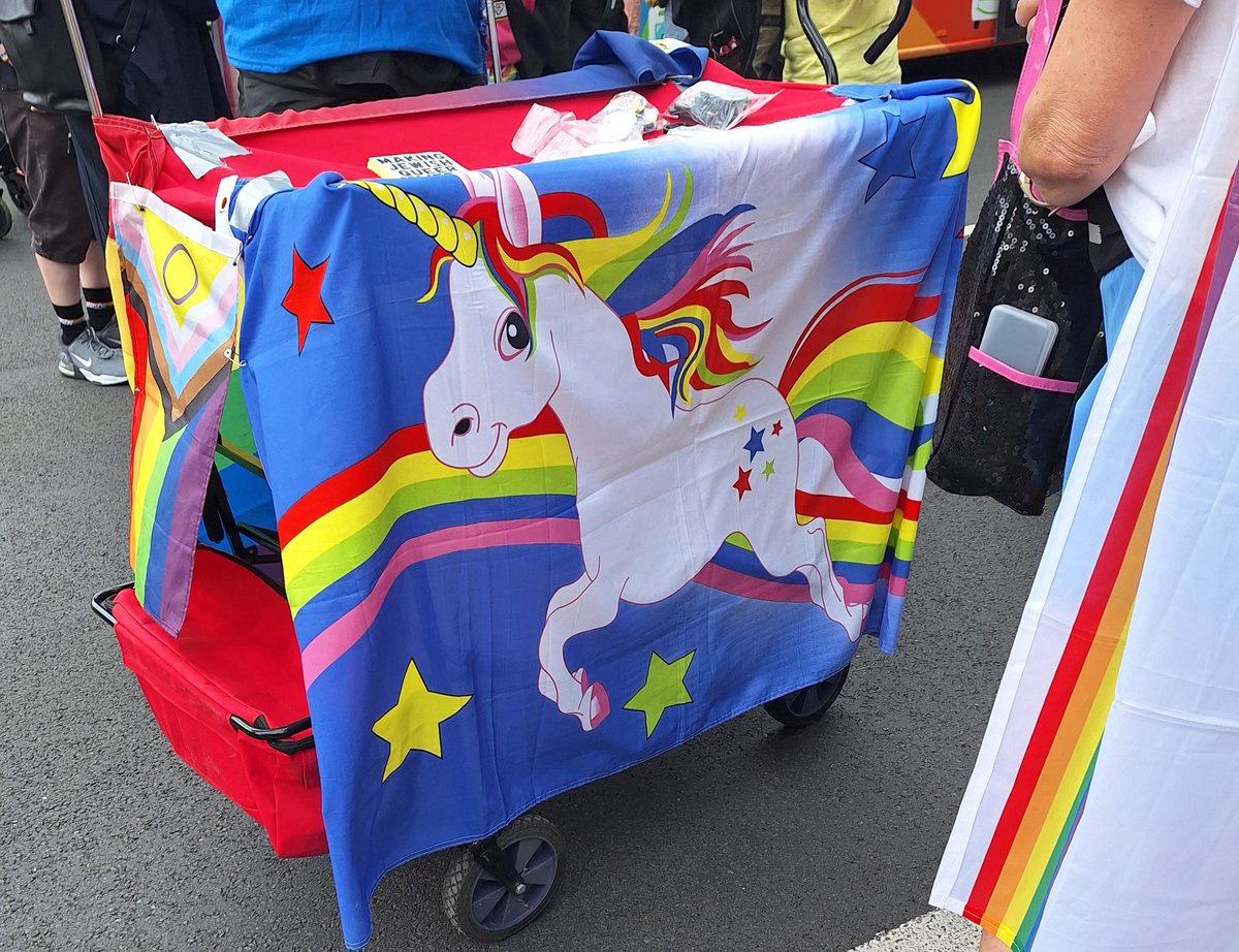 KolnOmas's tweet photo. Pride mit Freunden. ❤️ #CSD
#PrideCologne https://t.co/VNlpOmRgcq