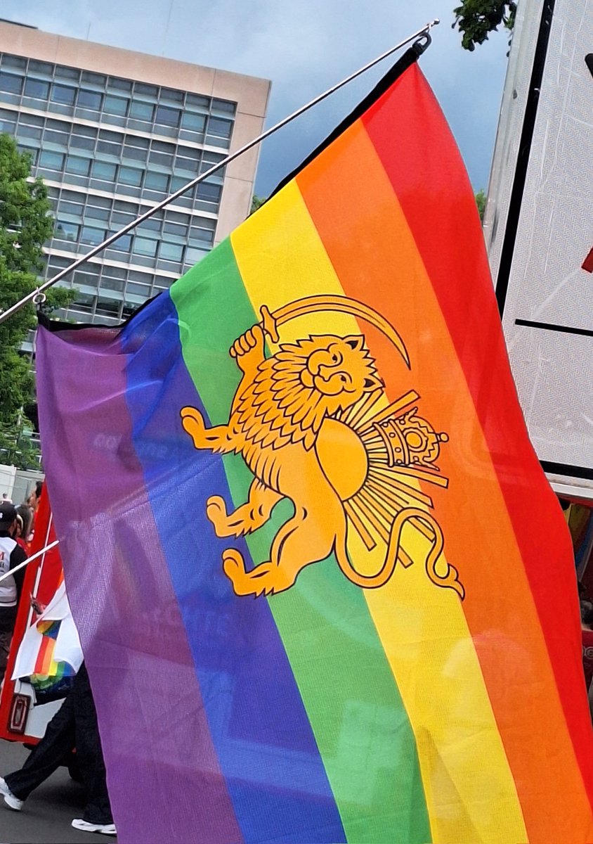 KolnOmas's tweet photo. Pride mit Freunden. ❤️ #CSD
#PrideCologne https://t.co/VNlpOmRgcq