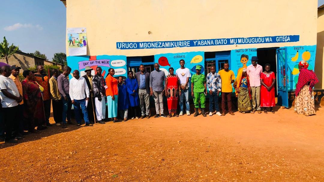 HelpingHeartFam's tweet photo. As Rwanda celebrated #Kwibohora32 yesterday, we joined the community of Mwiri Sector in @KayonzaDistrict to mark the day through what matters most: investing in children.
Alongside local leaders, we visited Gitega #ECD Center, established with our support, where children are learning, growing, and many have overcome malnutrition. We are grateful for the continued partnership and shared commitment to giving every child a safe start in life.
#Kwibohora32 #TumurereYize