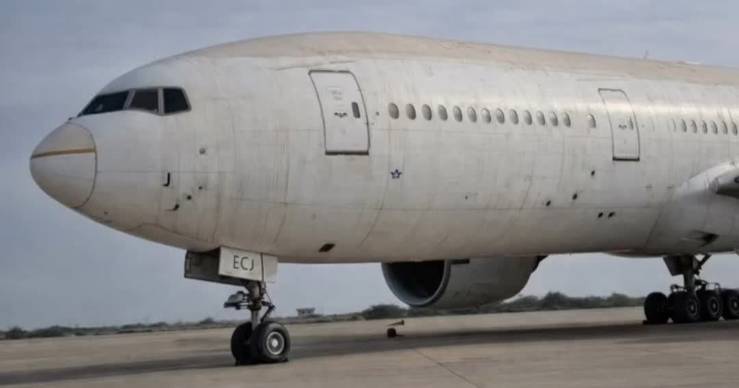 AryJeayBackup's tweet photo. On the ground images of the first batch of Boeing 777s that arrived in Tehran, that will operate under Mahan Air. https://t.co/FcCNKayw5r