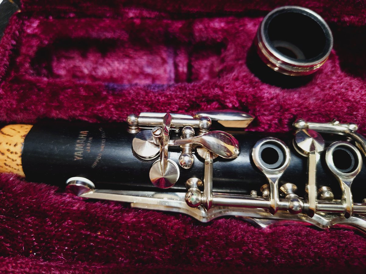 Katzen_R_R's tweet photo. 中古　YAMAHA YCL681
全タンポ交換済み(レザー)
状態：少しメッキ浮き有り(目立ちません)
250,000円(税込)
とても良い状態です。
ご希望の方、ご連絡お待ちしております♪
#中古管楽器 #エスクラリネット #ヤマハ #clarinet https://t.co/chCXhyChw1